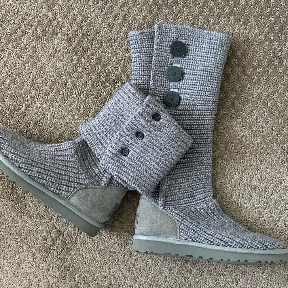Practically brand new sweater knit gray Uggs!